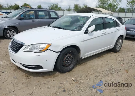 2014 Chrysler 200 Lx z USA, uszkodzony, nr VIN 1C3CCBAB9EN141101